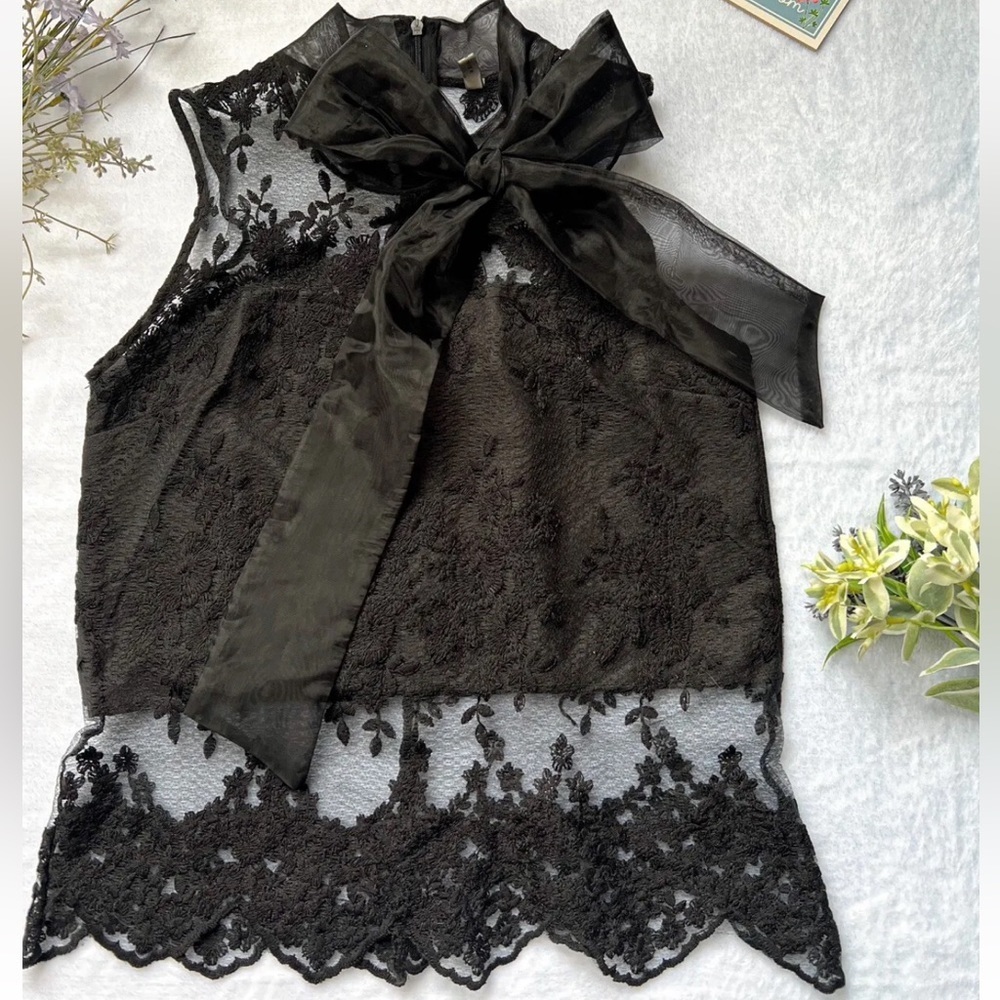 Women’s Black Lace Tops Bow knot Sleeveless  Back Zip Approximate Sz Small